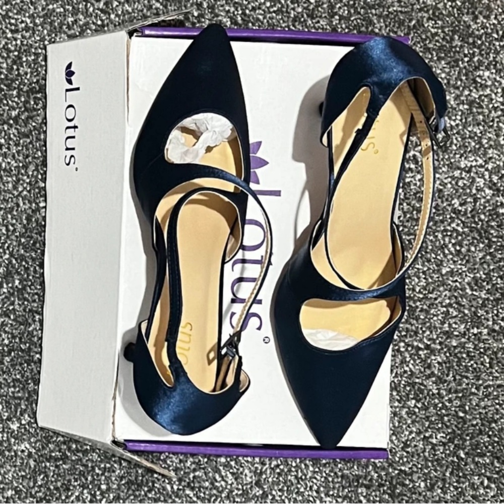Lily Lotus Elegant Navy Heels